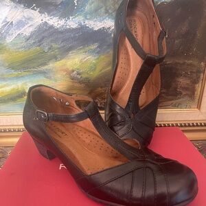 Rockport Black T-Strap Leather Heels